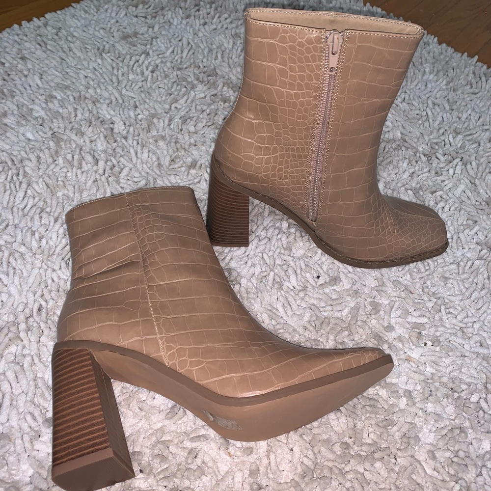 square toe boots